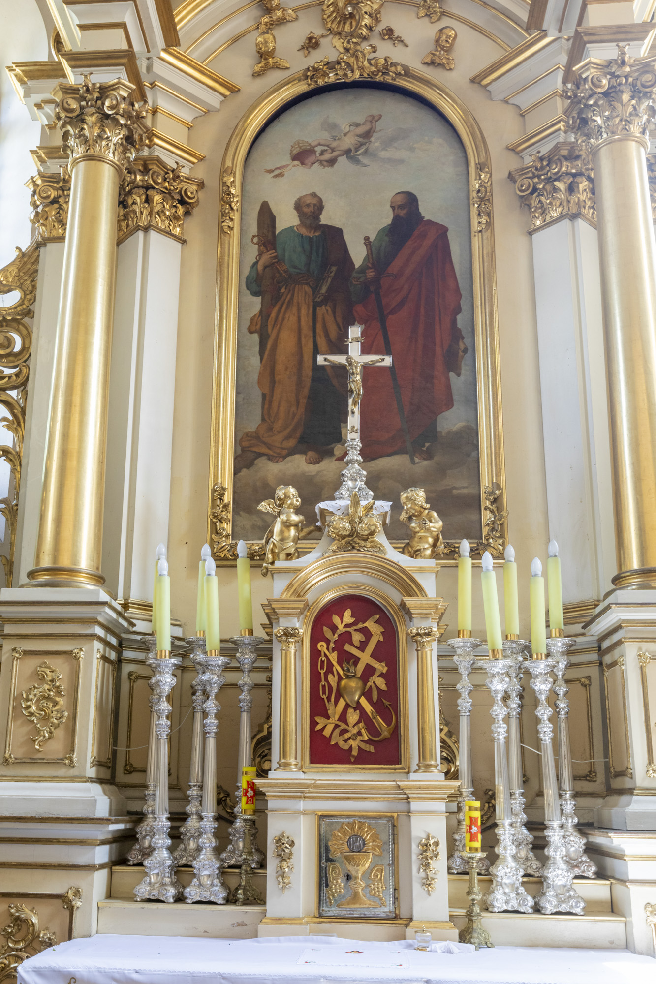 Tabernakulum w ołtarzu głównym